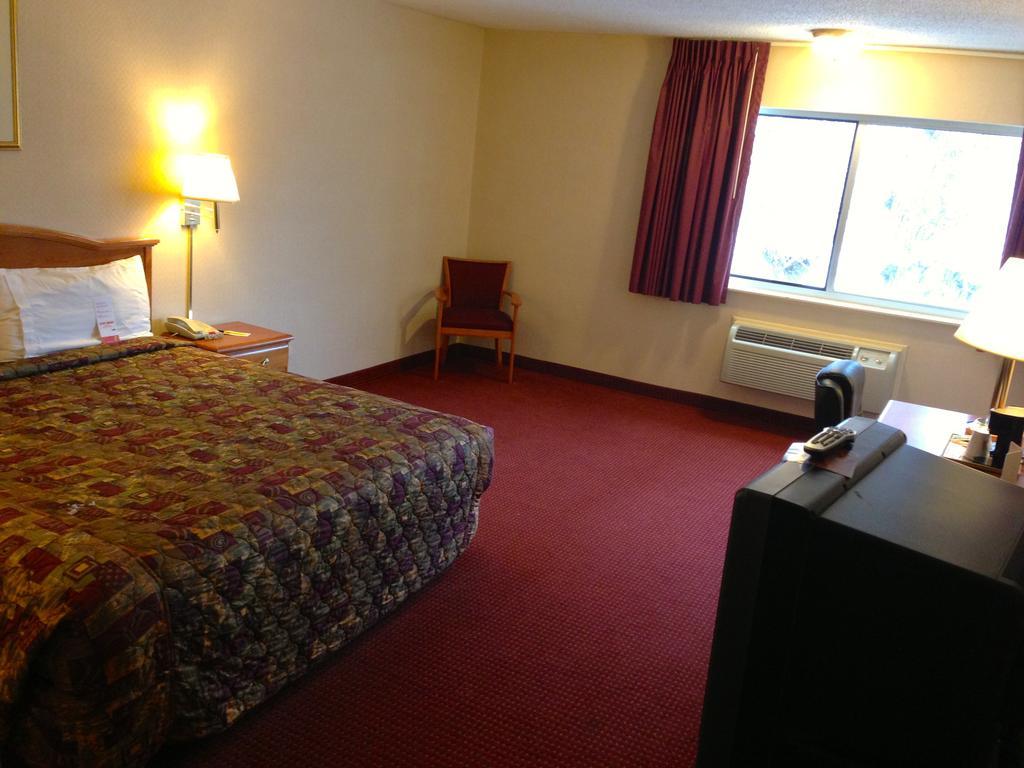 Red Roof Inn Plus+ Poughkeepsie Szoba fotó