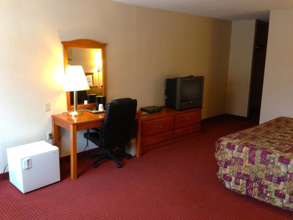Red Roof Inn Plus+ Poughkeepsie Kültér fotó